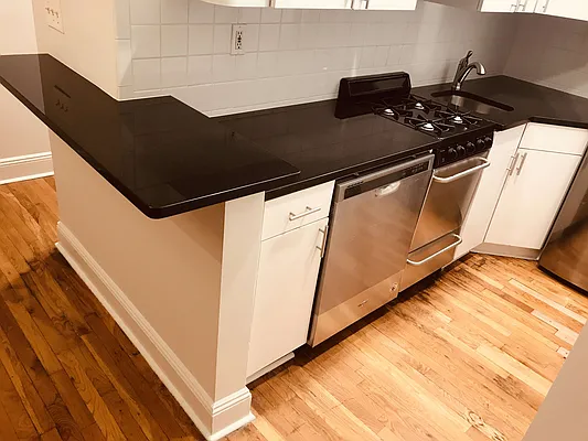 Rented by Metropolis Real Estate of Manhattan | media 3