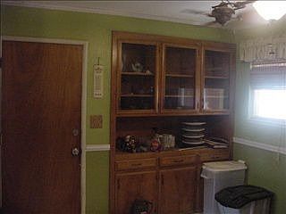 4th image of 581 Lewis Ave