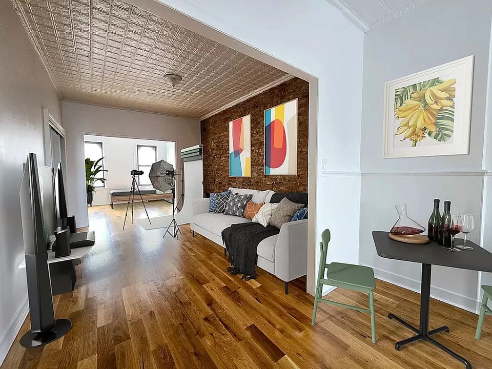 1st image of 1525 Gates Ave APT 2R