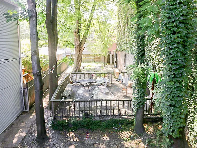 2254 N Southport Ave — Photo 14