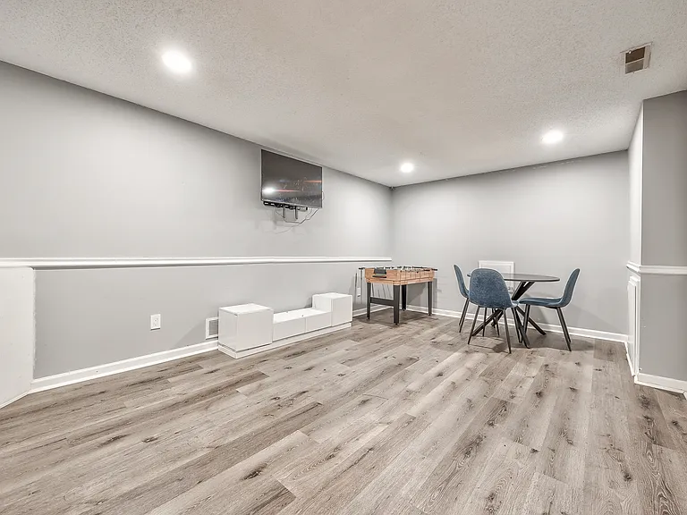 8601 N Pomona Ave — Photo 28