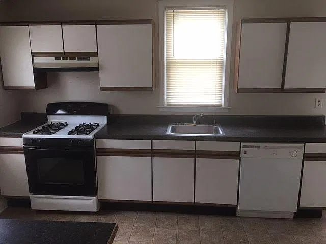 207 Jefferson Ave — Photo 1