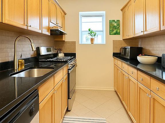 5th image of 172 Minna St APT 2