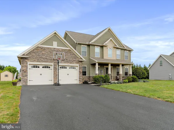 251 Cresthaven Dr, Fayetteville, PA 17222