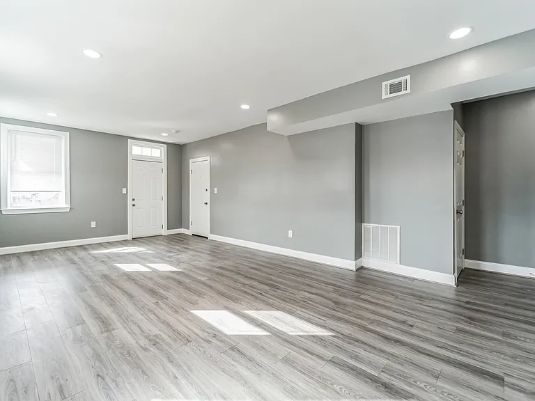 4806 Liberty Heights Ave — Photo 40