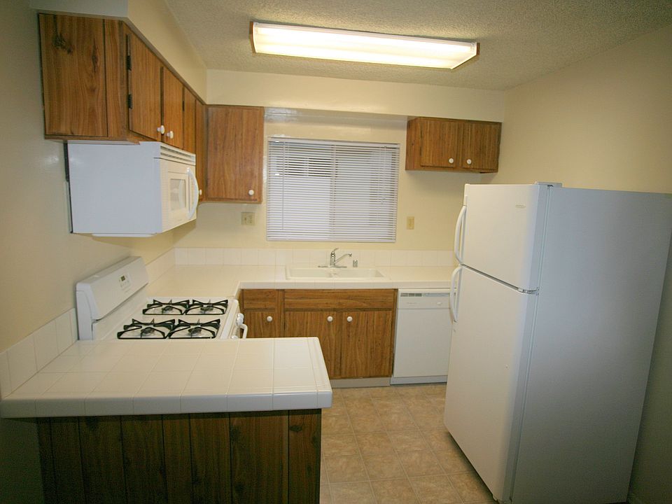 2nd image of 1906 Vanderbilt Ln APT G