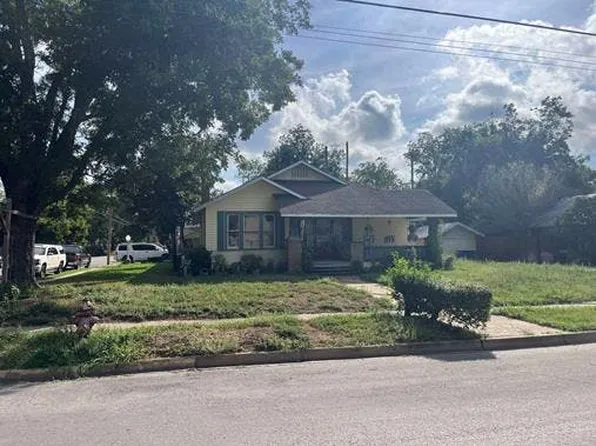 1026 Saint Paul St, Gonzales, TX 78629