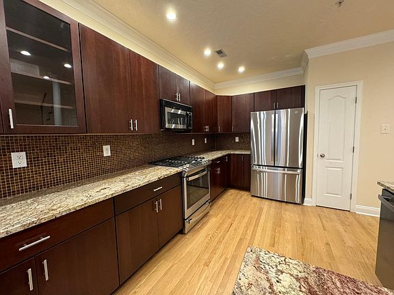 3rd image of 400 Barefield Ln