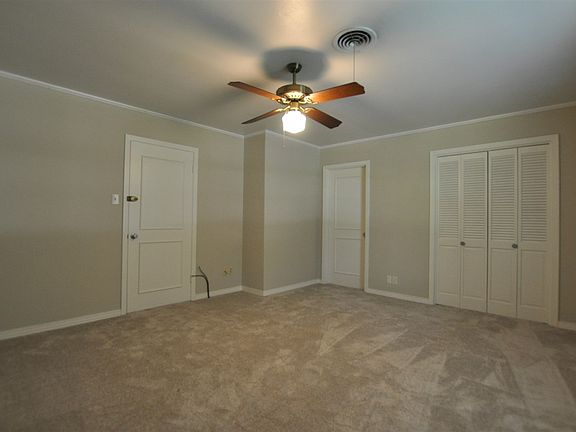 5th image of 100 Pinecrest Dr