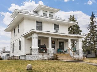 1303 Main St, Center Point, IA 52213