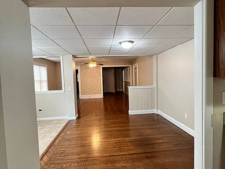 224 E Commercial St — Photo 19