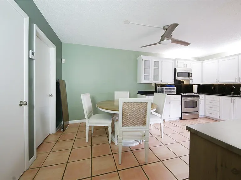1700 Embassy Dr #504 — Photo 27