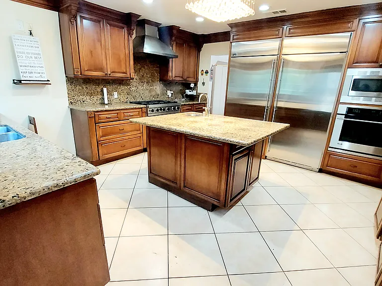 1445 Crestview Ct — Photo 10