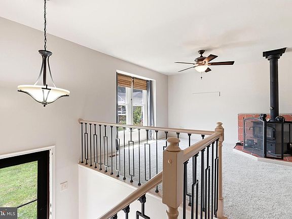 3rd image of 12 Beefwood Ct