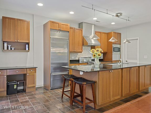 5th image of 823 W Lill Ave APT 3N