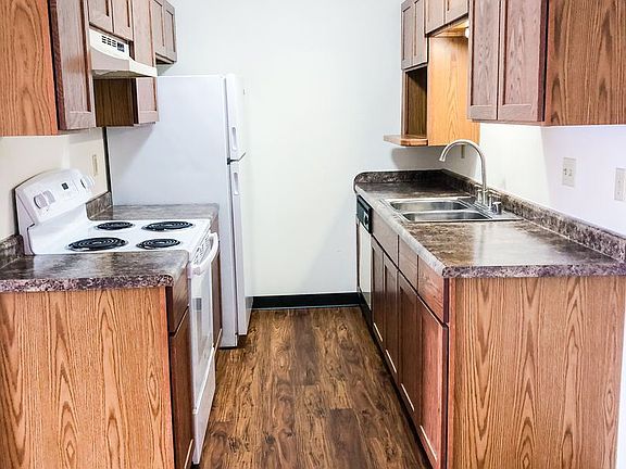4th image of 716 E 2nd St #202