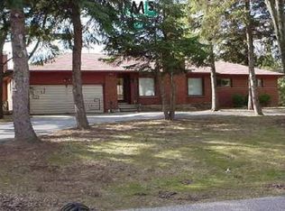 330 Belhaven Dr, Troy, MI 48085