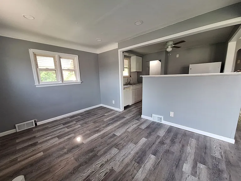 11785 Nashville St — Photo 3