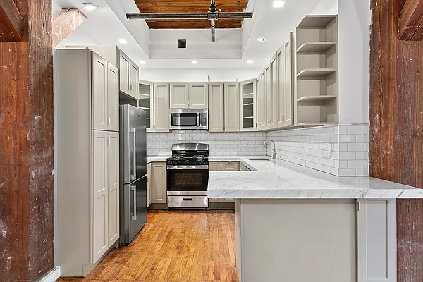 Rented by Compass | media 18