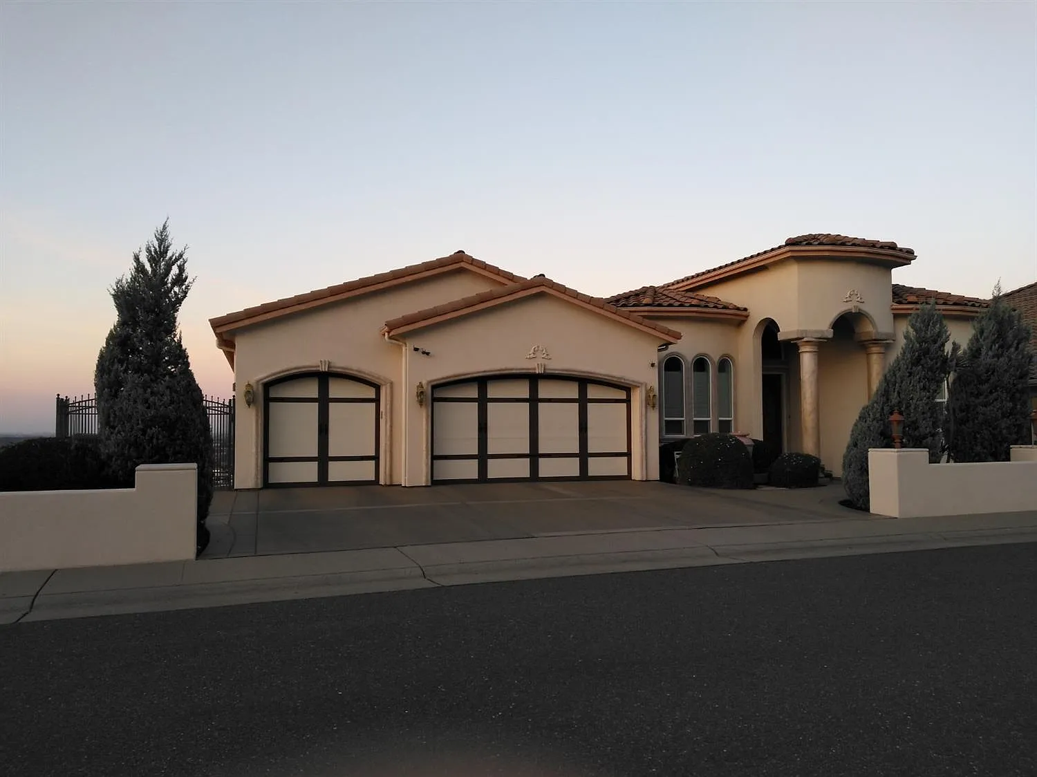 471 Serpa Way photo 1