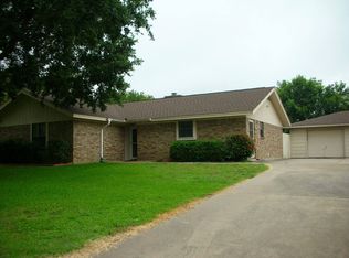 825 N Gray St, Caldwell, TX 77836