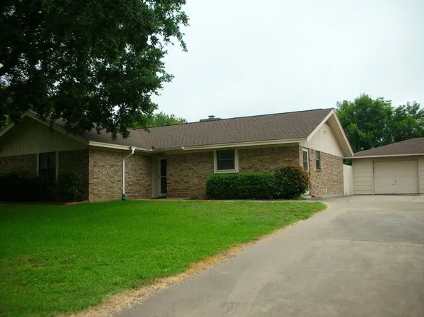 825 N Gray St, Caldwell, TX 77836