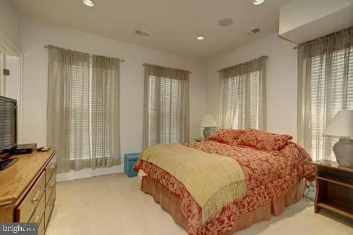 4 bed, 4.5 bath, 2950 sqft, $6,700 — Photo 4