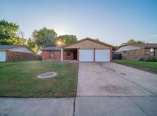 1009 Bronze Medal Rd, Moore, OK 73160