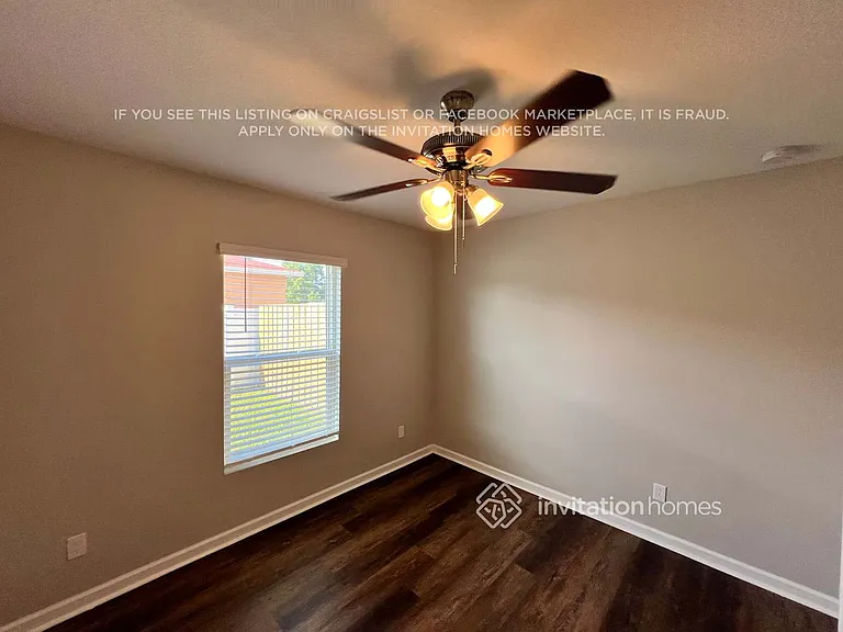 426 NW Airoso Blvd — Photo 11