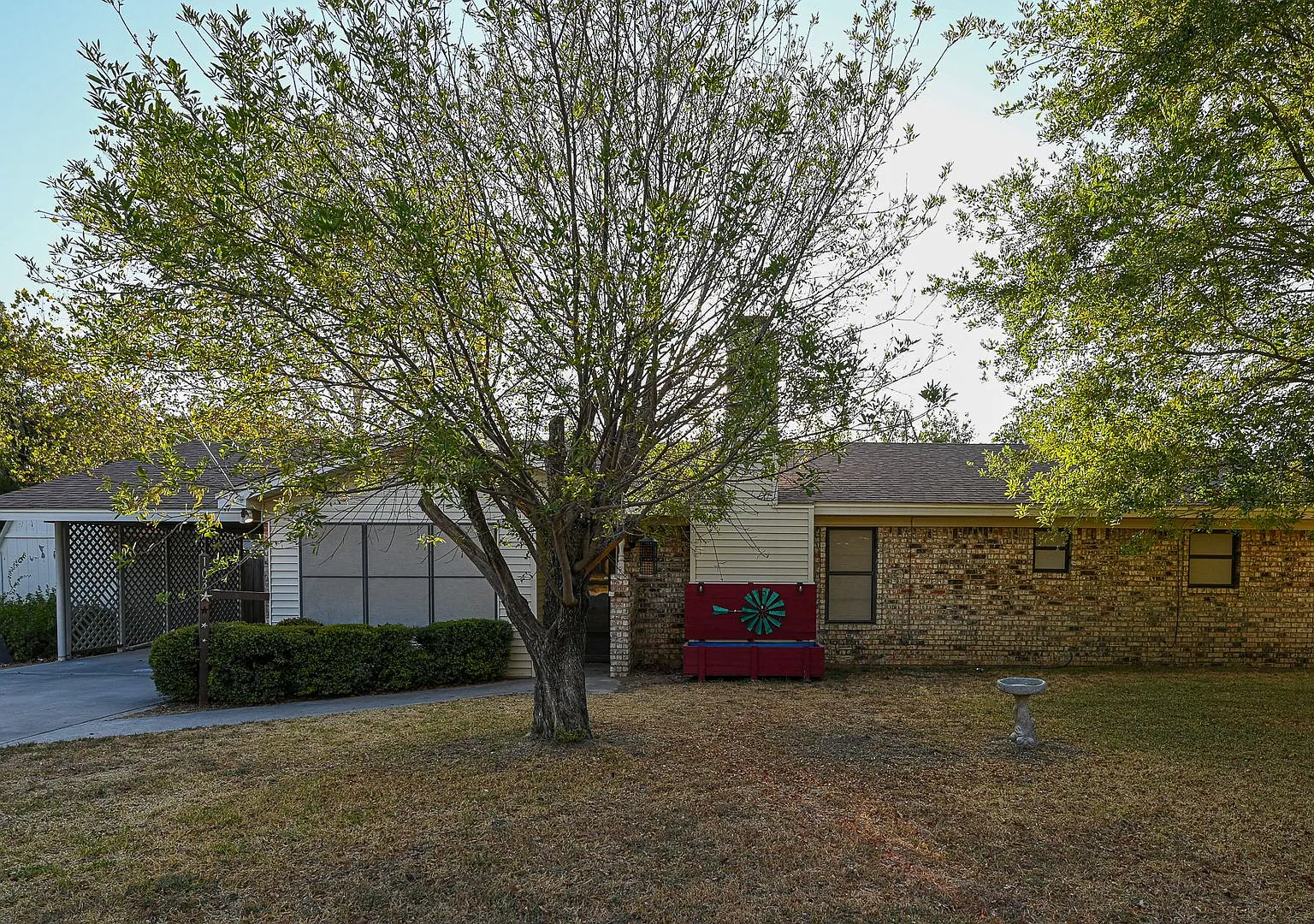 Charming 3 Bed 2 Bath in Chico TX — Photo 1
