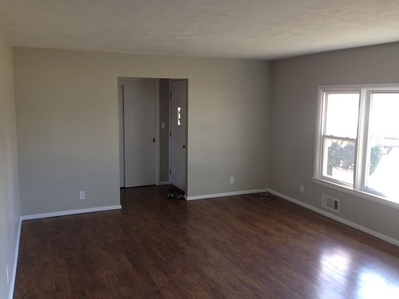 4th image of 902 N Jefferson St