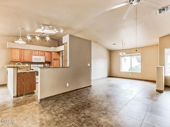 3rd image of 362 E Placita Elegancia