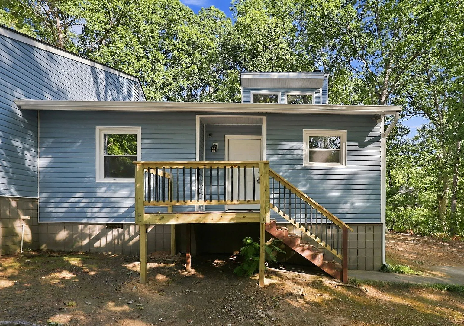 Renovated 2BR/2BA Near Crabtree Valley Mall | Private Fenced Yard & Deck! — Photo 1