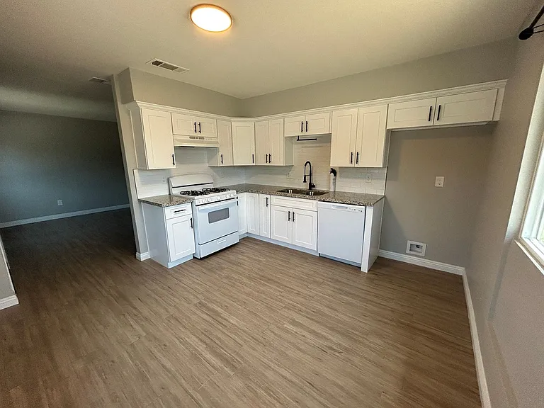 900 La Vida Ln — Photo 6