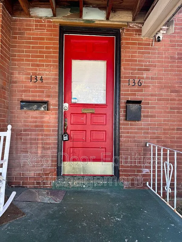 2 bed, 1.0 bath, $1,400 — Photo 2