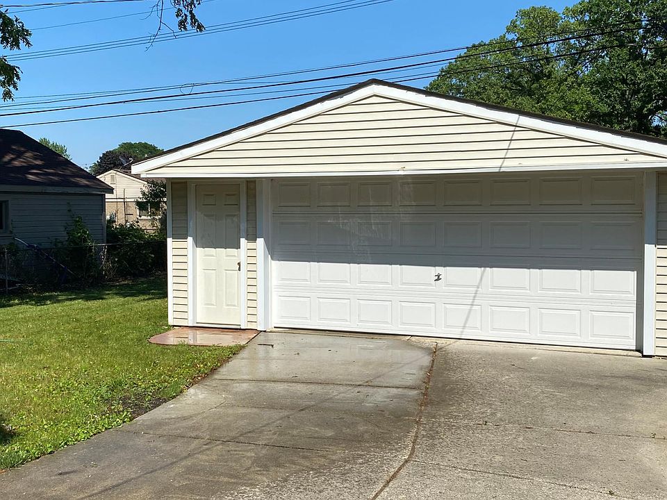 1st image of 27720 Groveland St