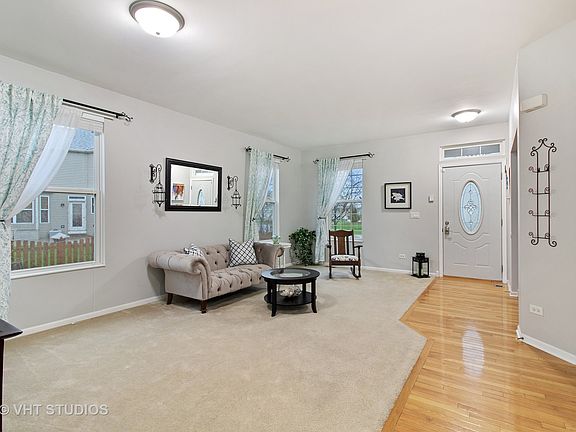 3rd image of 301 Goldenrod Dr