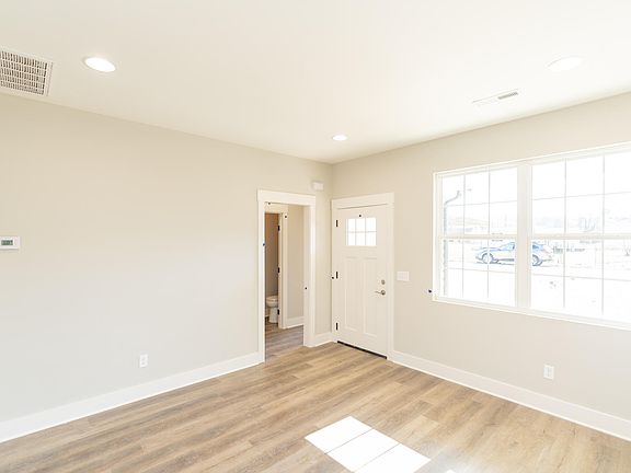 5th image of 1519 E 49th St