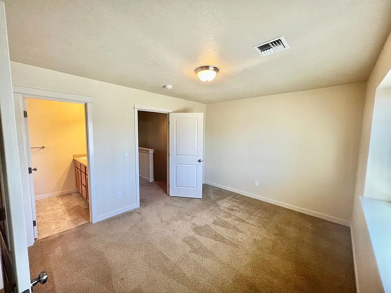 812 NE Ross Rd #2 — Photo 10