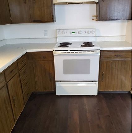 3rd image of 500 Christiana Ave #D