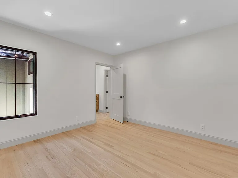 4316 Bellaire Ave — Photo 36