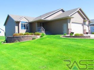 104 Lacy Ave, Garretson, SD 57030