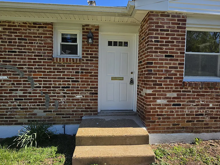 72 Ray St — Photo 2