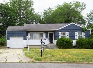 26 Morton St, Brentwood, NY 11717