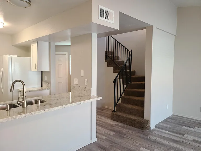 630 San Lorenzo St #4 — Photo 2