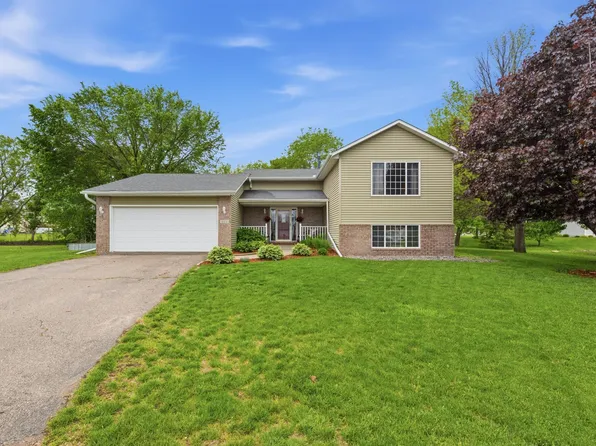 971 Lacy Ct, Belle Plaine, MN 56011
