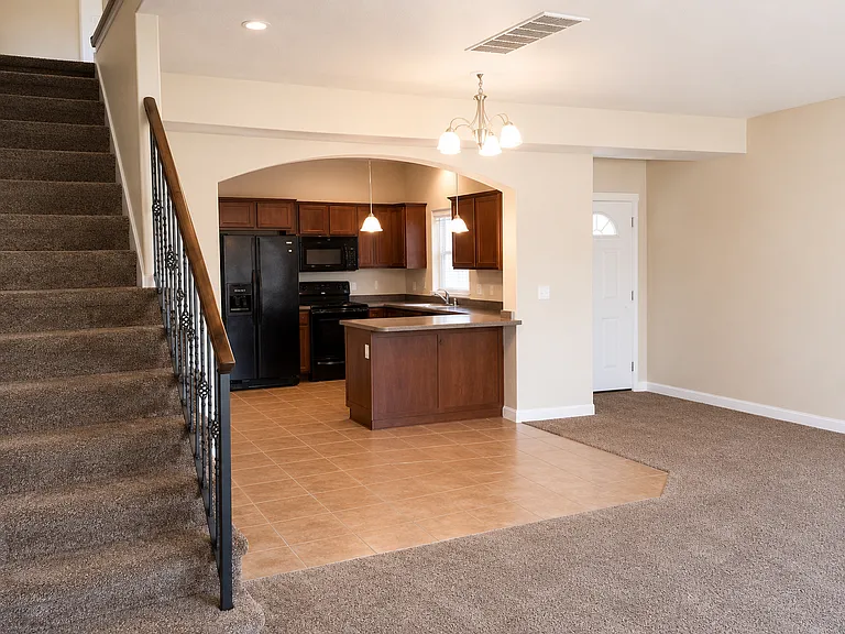 828 E Stratford Ave — Photo 12
