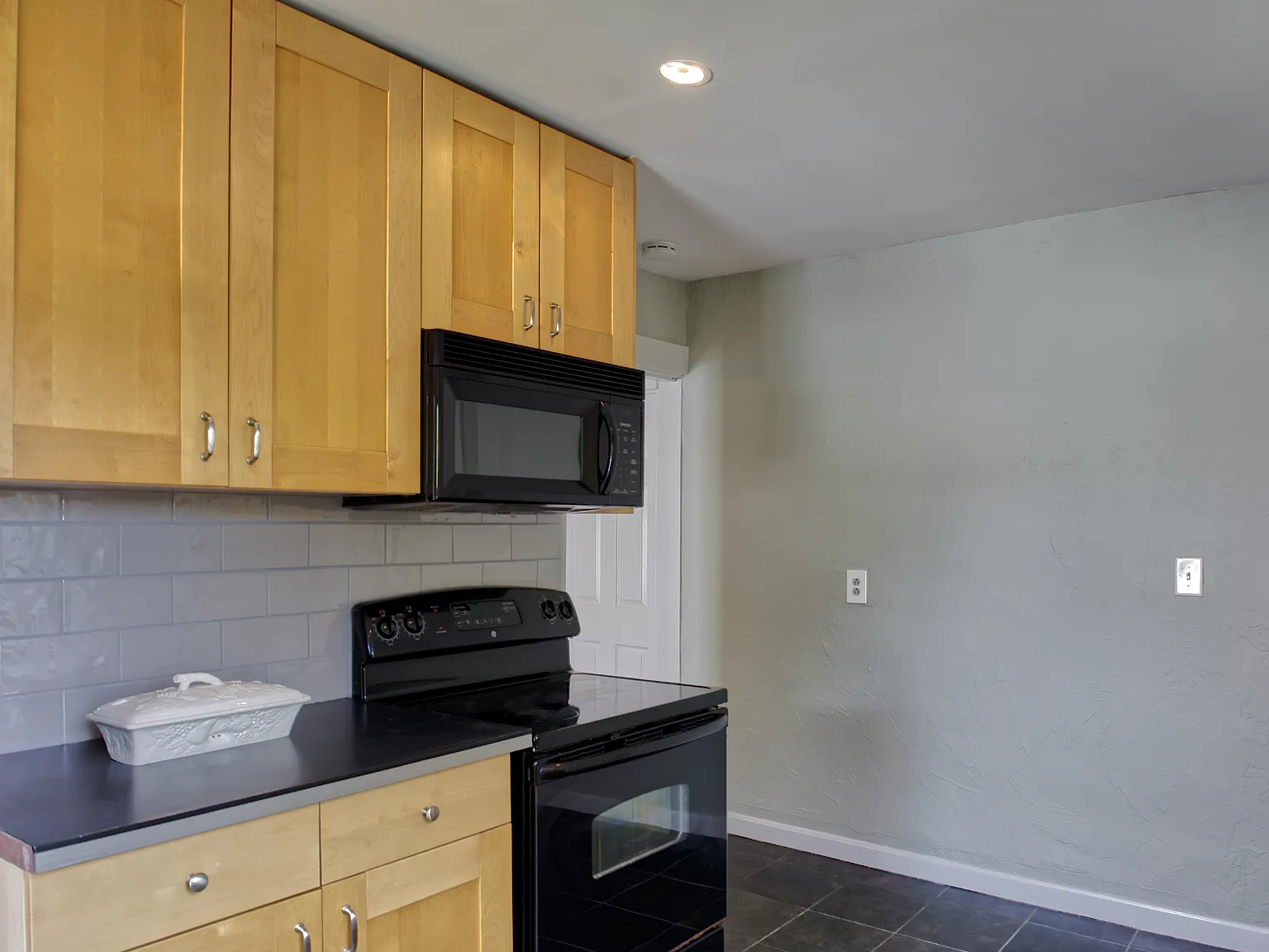 2 bed, 1000 sqft, $2,500 — Photo 3