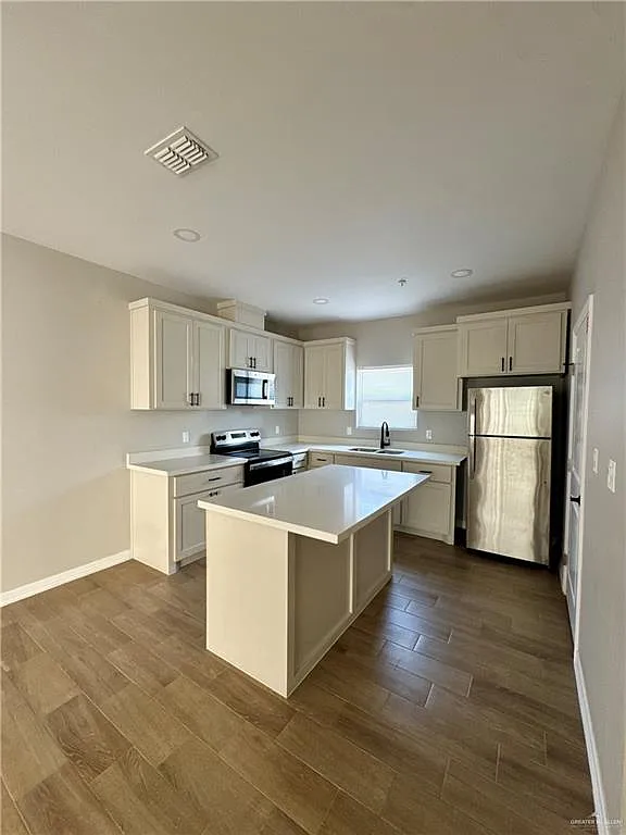2 bed, 2.0 bath, 913 sqft, $1,150 — Photo 4