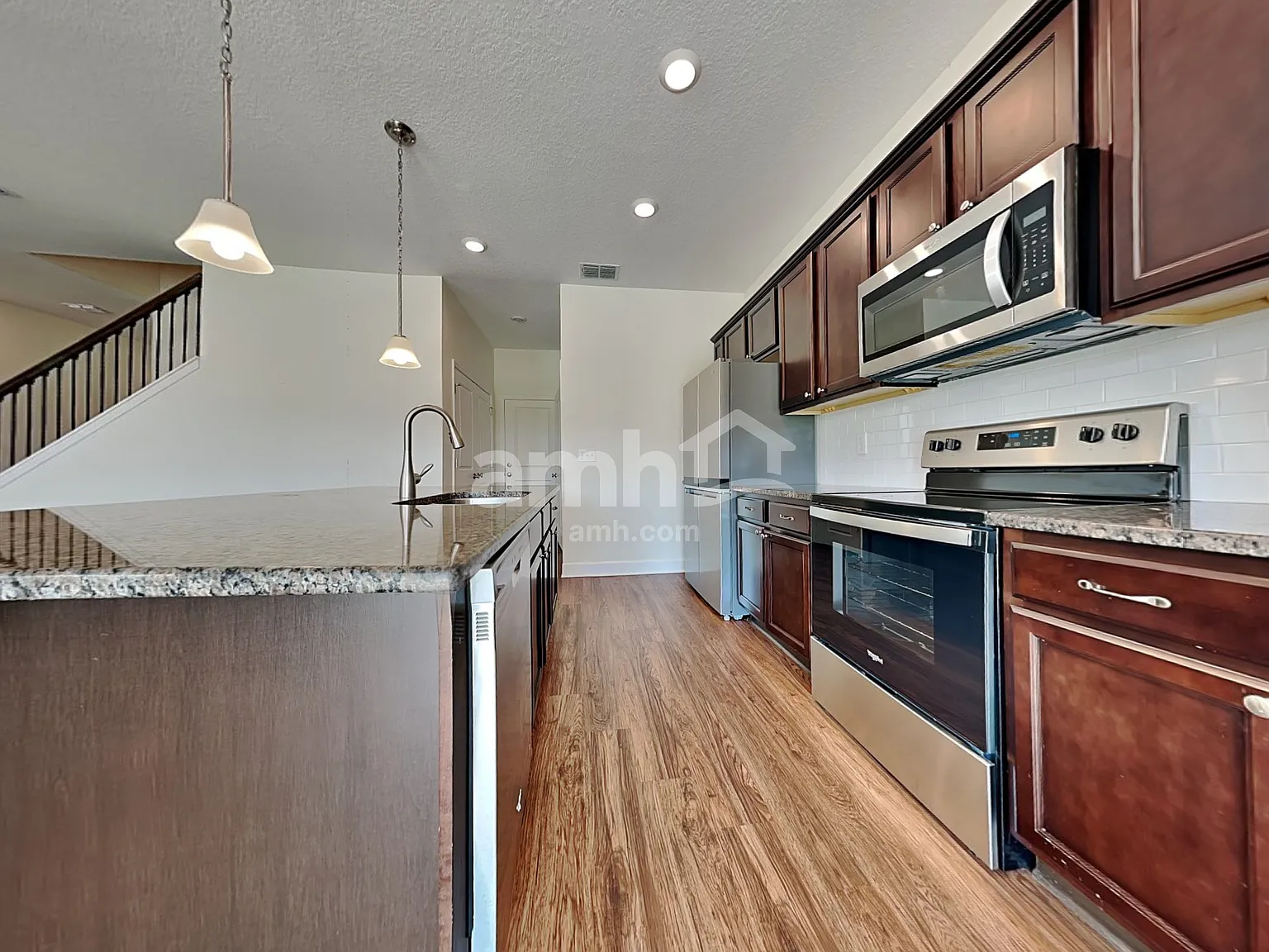 4 bed, 2.5 bath, 1977 sqft, $2,545 — Photo 3